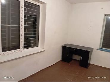 Продажа помещений свободного назначения: Сдается квартира в городе Токмок. Дома есть все, туалет, кухня и 2 — 11