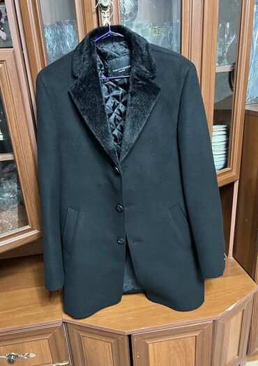 серое пальто мужское: Срочно продаю один раз только одевали. За 1800 с