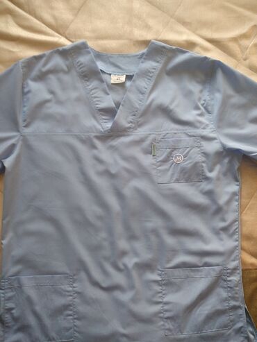 милицейский рубашка: Продаю рубашку от медицинского костюма. состояние отличное. размер