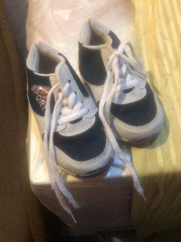 Dəstlər: Körpə geyim dəsti - 3 ədəd qalın, ayaqlı tulum: - Açıq mavi rəngdə — 48