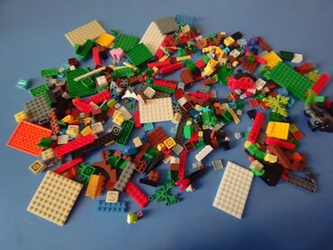 mişqa qiymətləri: LEGO (ORİJİNAL DEĞİL) hissələri satıram. Çəkisi təqribən 400 qr, hansı