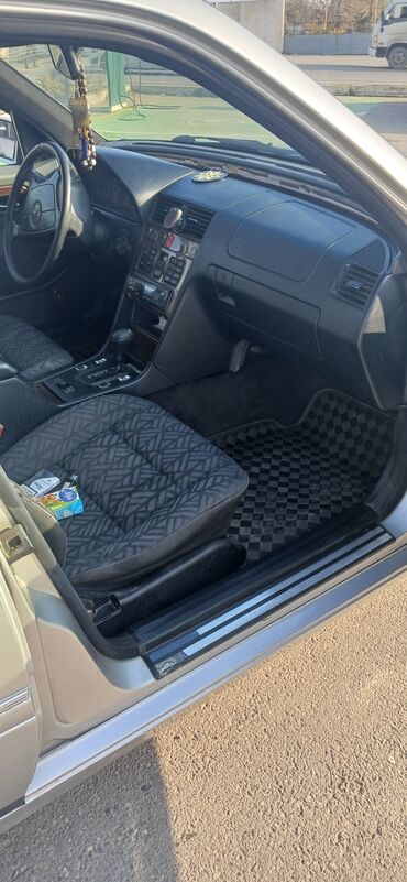 Mercedes-Benz: Mercedes-Benz C-Class (W202) sedan - Kuzov: 4 qapılı sedan, gümüşü — 5