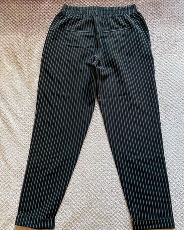 crne pantalone br: S (EU 36), Normalan struk