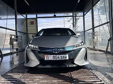 Toyota: Toyota Prius: 2020 г., 1.8 л, Электромобиль — 1