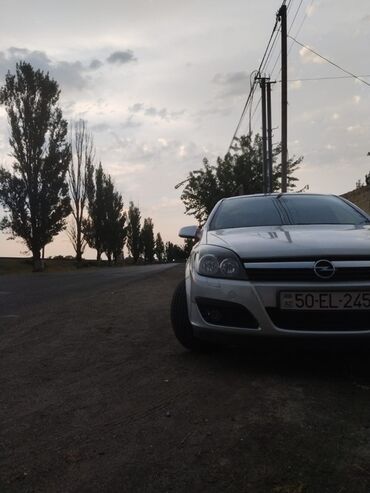 Opel: Opel Astra H – 5 qapılı hetçbek, gümüşü rəng. - Kuzov: kompakt — 12