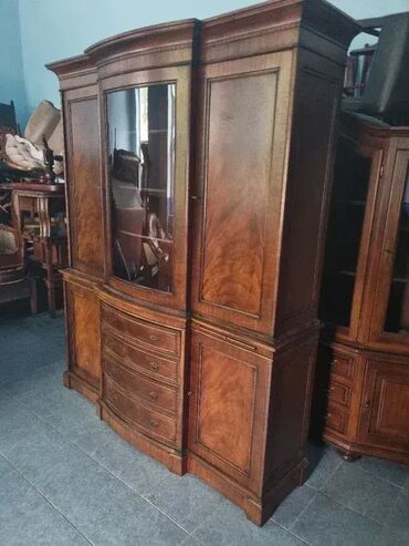 Stilske vitrine: Vitrina u odlicnom stanju. Izuzetno lepo ocuvana. Visina 220cm Sirina na lalafo.rs — 14 Stilske vitrine: Vitrina u odlicnom stanju. Izuzetno lepo ocuvana. Visina 220cm Sirina — 14