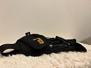 Oprema za kampovanje: Prodajem original Jack Wolfskin pojasnu / trkacku torbicu, crna boja — 6