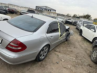 ман 2003: Mercedes-Benz 2004 год E 320 (W211), серебристый седан. Продаю — 2
