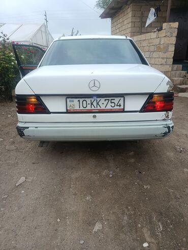 Водный транспорт: Mercedes-Benz E-Class W124 sedan - Kuzov: ağ rəng, 4 qapı, geniş
