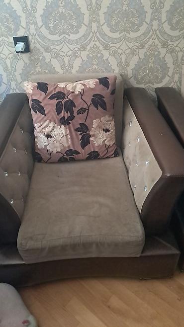 Iki kireslo bir divan 100m - Material: Kombinə edilmiş parça və