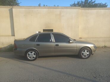 toyota plus c: Opel Vectra: 2 l | 1997 il 156382 km Sedan