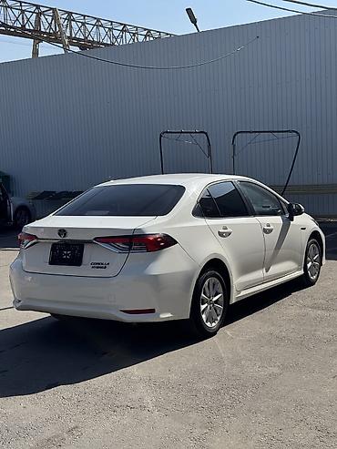 Toyota: Toyota Corolla: 2022 г., 1.8 л, Вариатор, Гибрид, Седан — 5