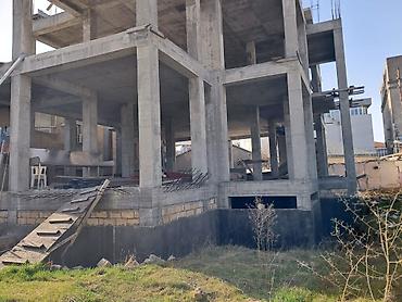 8ci km: Satılır: monolit karkaslı yarımçıq fərdi yaşayış evi (3 mərtəbə + — 3