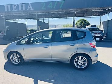 infinity fx35: Honda Fit: 2009 г., 1.5 л, Автомат, Бензин, Хэтчбэк — 4