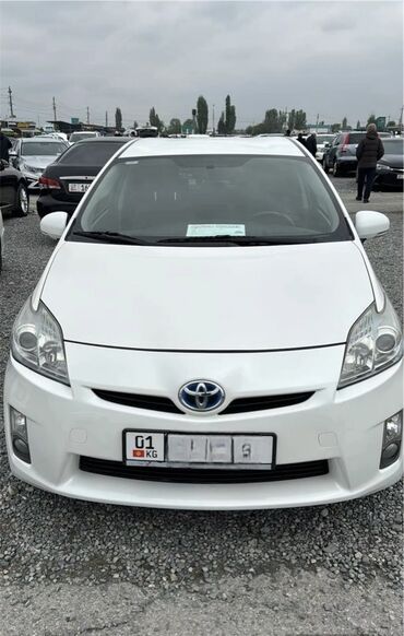 продаю в связи с переездом: Toyota Prius: 2010 г., 1.8 л, Автомат, Гибрид, Хэтчбэк