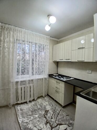 срочно продаётся 1 комнатная квартира в районе парк фучика: 1 комната, 38 м², 104 серия, 4 этаж, Евроремонт