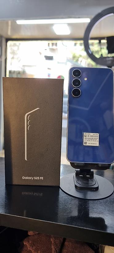 Мобильные телефоны: Samsung Galaxy S25 FE, 256 ГБ, цвет - Голубой — 4