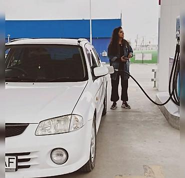 Mazda: Mazda Familia: 2001 г., 2 л, Автомат, Бензин, Универсал — 1