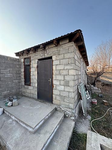 Продажа коттеджей и домов: 🏡 Продаётся 3-х комн.дом в Ак-Орго! 📍 Локация: ул. Бекет, всего в — 4