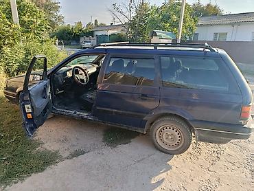 кузов сатылат: Volkswagen Passat: 1992 г., 1.8 л, Кол менен иштөөчү, Универсал — 1