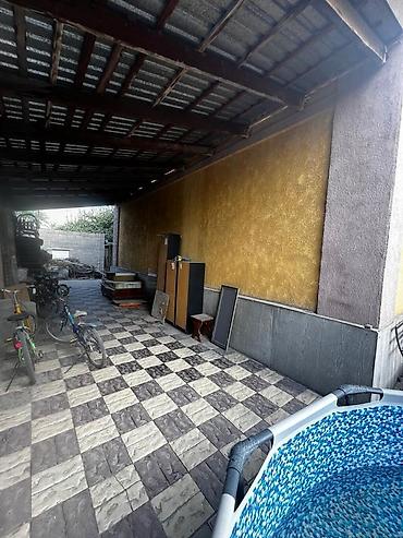 Продажа коттеджей и домов: Продаю дом район Кудайбергена по ул.Маданият . 2 этажа кирпичный, на 1 — 16