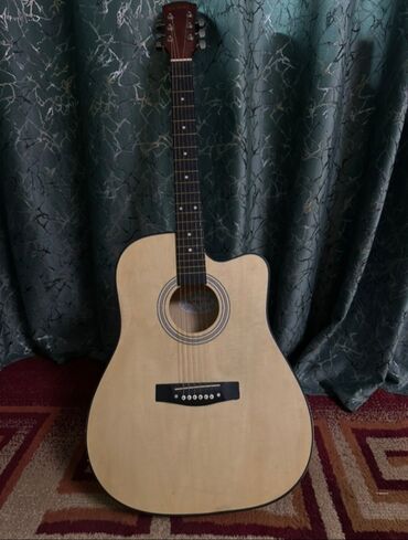 нейлоновые струны купить: Акустическая гитара формата дредноут с вырезом (cutaway). - Корпус