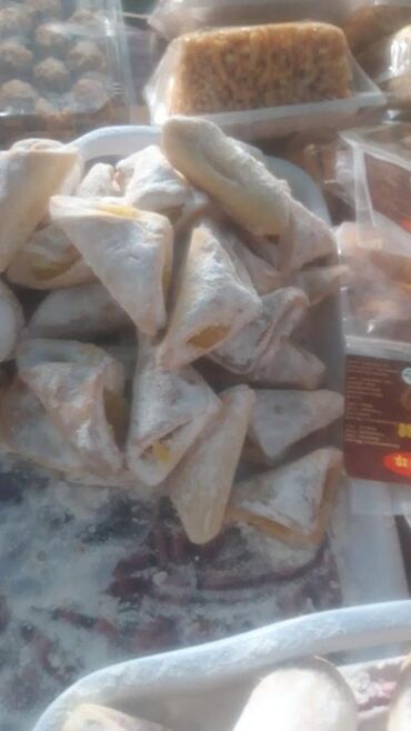 Выпечка, хлебобулочные изделия: Санза 1 шт Булочки 1 кг в одном килограмме 24 шт Пирог 2,5 кг 1300 — 17