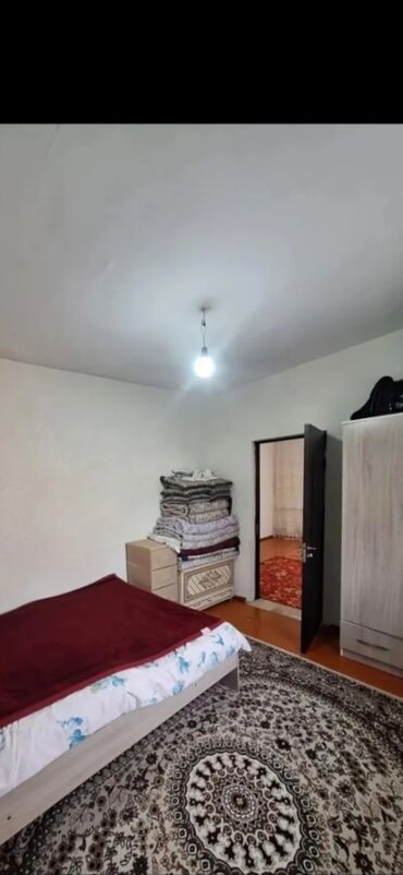 продаю дом кут биримдик: 68 м², 4 комнаты, Парковка, Забор, огорожен