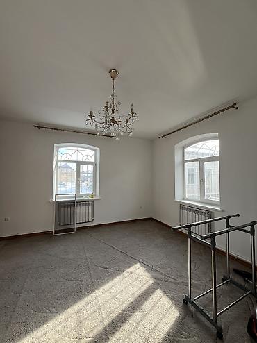 Долгосрочная аренда домов: 300 м², 7 комнат, Забор, огорожен, Подвал, погреб, Кондиционер — 7