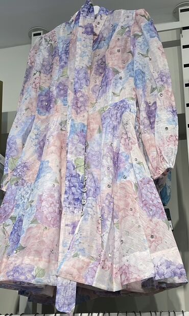 женское платье с воланом: Çiçəklik printli zərif qadın donu - Rənglər: pastel çalarlar –
