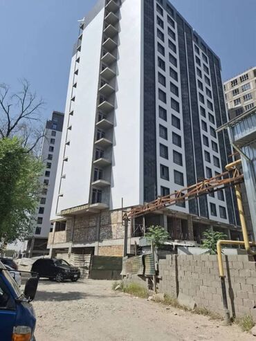 продаю однокомнатную квартиру бишкек: 2 комнаты, 77 м², Элитка, 11 этаж, ПСО (под самоотделку)