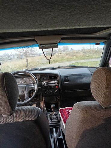 Volkswagen: Volkswagen Passat: 1990 г., 1.8 л, Механика, Бензин, Седан at lalafo.kg — 4 Volkswagen: Volkswagen Passat: 1990 г., 1.8 л, Механика, Бензин, Седан — 4