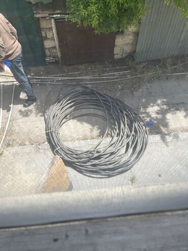 Döşəmə: Elektrik kabel 4 jila razılaşma yolu ilə