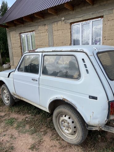 куплю авто в бишкеке: ВАЗ (ЛАДА) 4x4 Нива: 1997 г., 1.7 л, Механика, Бензин, Седан