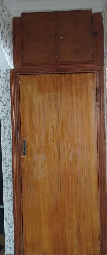 Бункерные двери: Taxta daxil qapı və üstündə əlavə saxlama şkafı - Material: ağac (tam