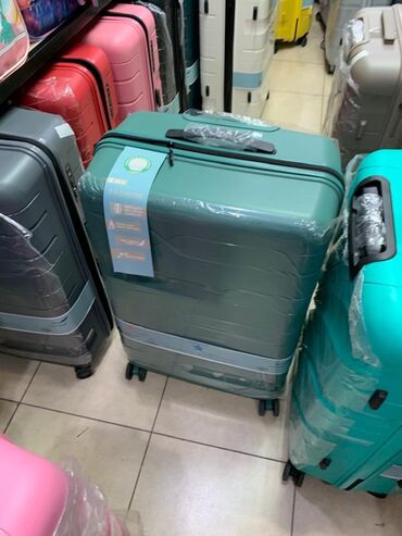 Чемоданы: Чемодан, Новый, Средний (40 - 70 л), Вращающиеся колеса на 360°, Водонепроницаемость, Кодовый замок — 9