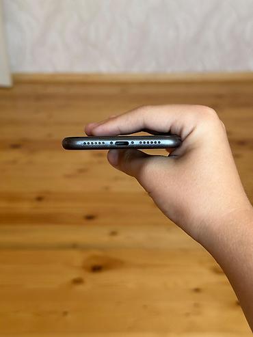 Apple iPhone: IPhone 11, Qara, Face ID — 10