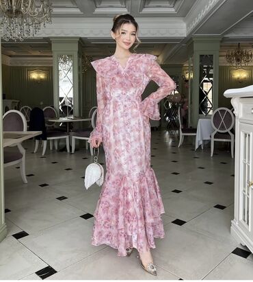 длинное платье с цветочным принтом: Вечернее платье, Длинная модель, С рукавами, S, M