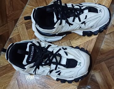 Cinslər və şalvarlar: 1-3-4-5.- dəki patinka ayaqqabılar 7 man 6-7. 5man 8-9-10 üçü — 12