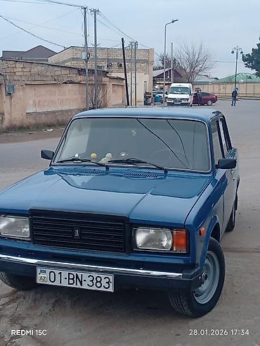 VAZ (LADA): VAZ 2107 (Jiguli) – mavi rəng, klassik sedan Xüsusiyyətlər: - Kuzov — 8
