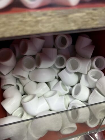 фитинги для пластиковых труб: Уголок (45°, 90°), Пластик