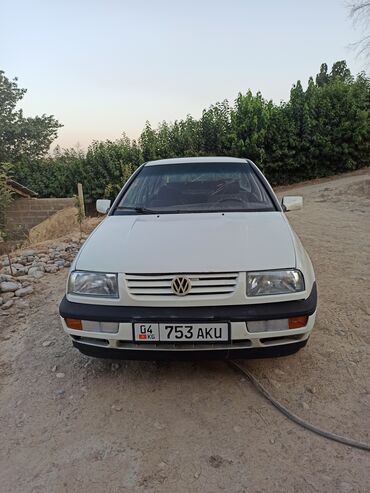 электромобиль грузовой: Volkswagen Vento: 1993 г., 1.8 л, Механика, Бензин, Седан