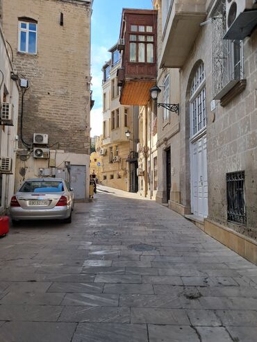 Otaqların günlük kirayəsi: Salam əleykum. İçərişəhər metrosuna yaxin, Qala divarlarından içəridə — 12