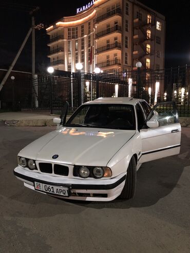 бмв ф02: BMW 520: 1989 г., 2 л, Механика, Бензин