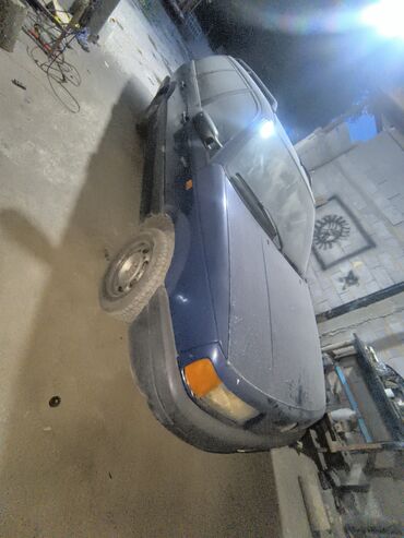 срочно продаю в связи с переездом: Volkswagen Passat Variant: 1991 г., Механика, Бензин, Универсал