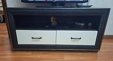 İşlənmiş, Düz TV altlığı, Polkalı, Laminat