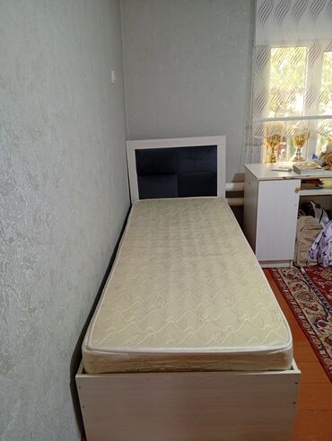 кравать односпальная: Односпальная кровать, Б/у, С мягким изголовьем, длина - 195 см