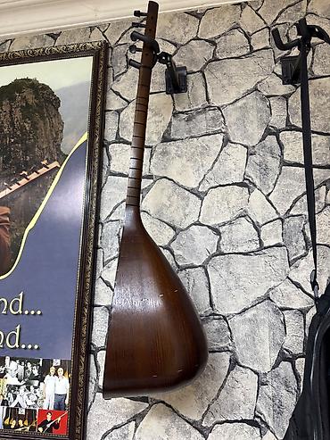 Саз: Saz Xudu saz evindədir.Bilənlər bilirki burdan necə sazlar çıxır.Sazın — 3