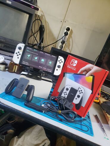 new nintendo 3ds купить: Nintendo Switch oled чипованный (прошитый) полный комплект, почти