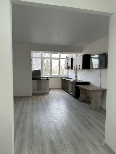 продам срочно 4 х комнатную квартиру: 2 комнаты, 43 м², 4 этаж, Косметический ремонт